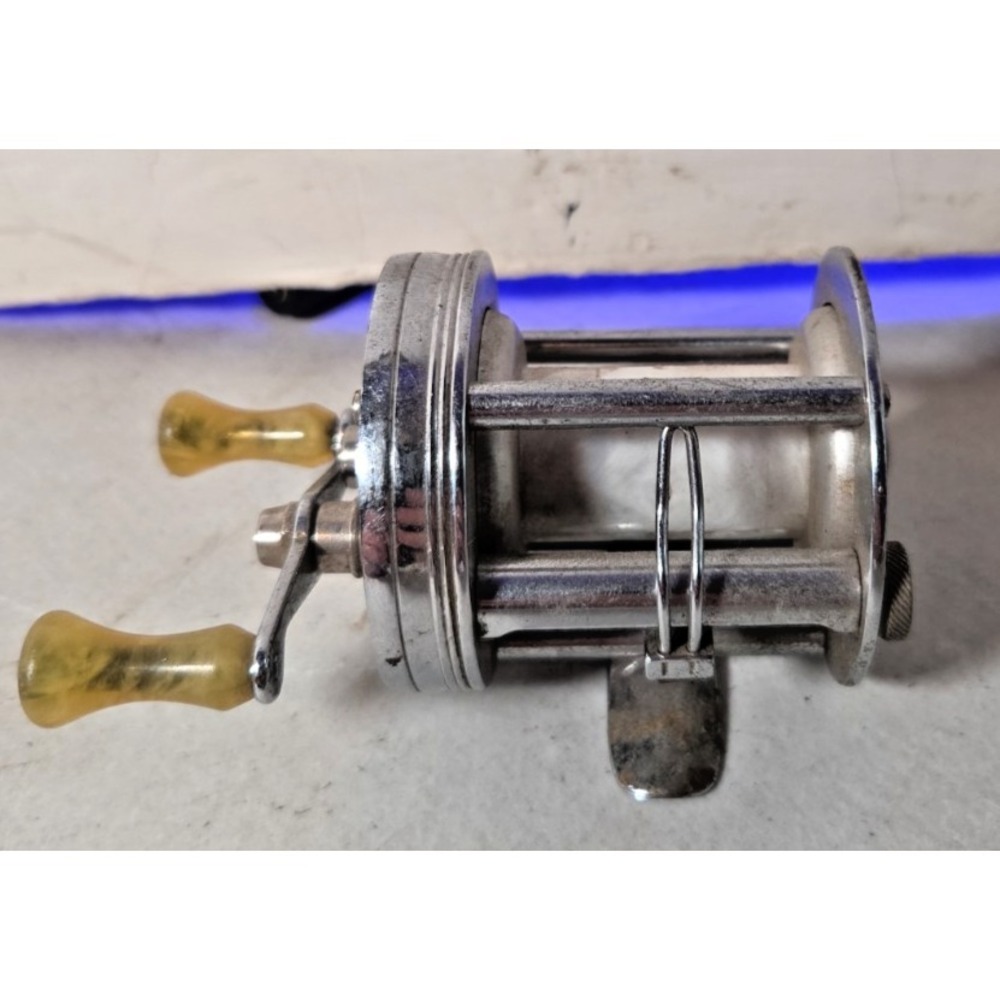 Vintage Shakespeare 1920 Wondereel Model GE Baitcasting Reel Made U.S.A. 1940s